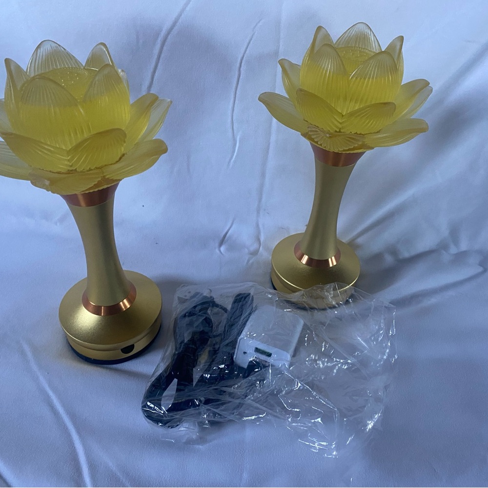 Elegant Yellow Lotus Flower Lamps